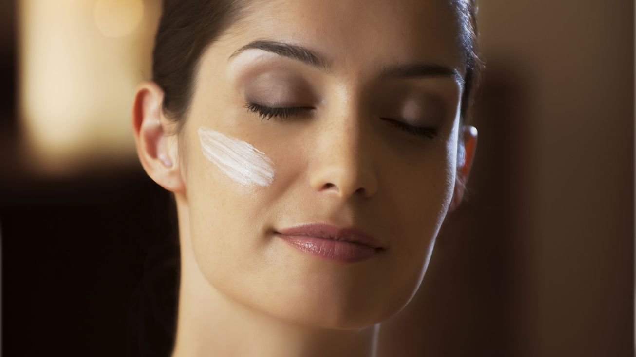 Mannequin femme soin visage