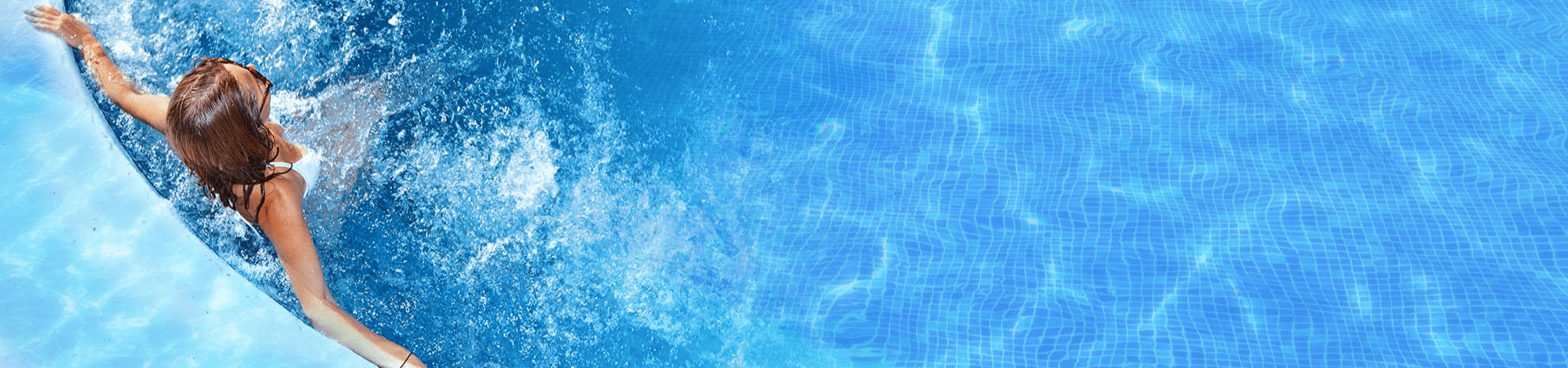 femme dans une piscine