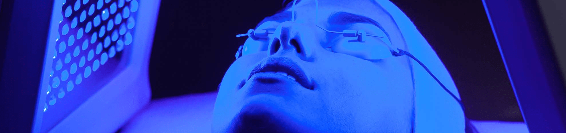 femme en séance lumière LED soin spa