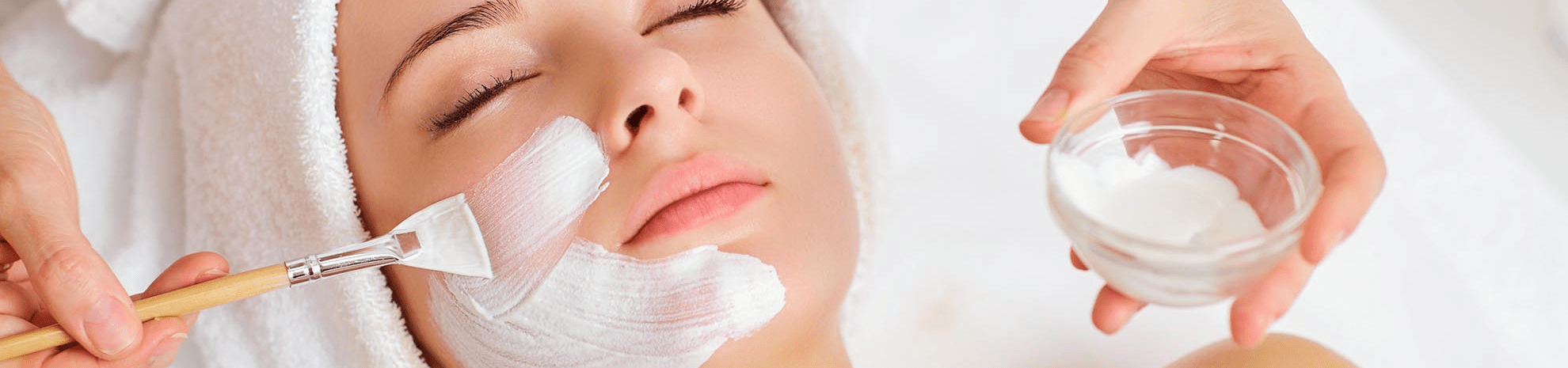femme durant un soin visage hydratant