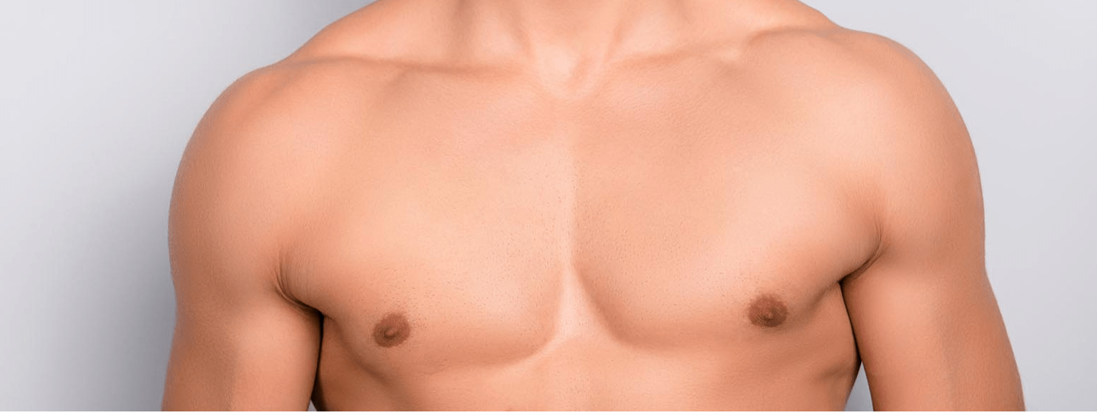 homme avec le torse épilé