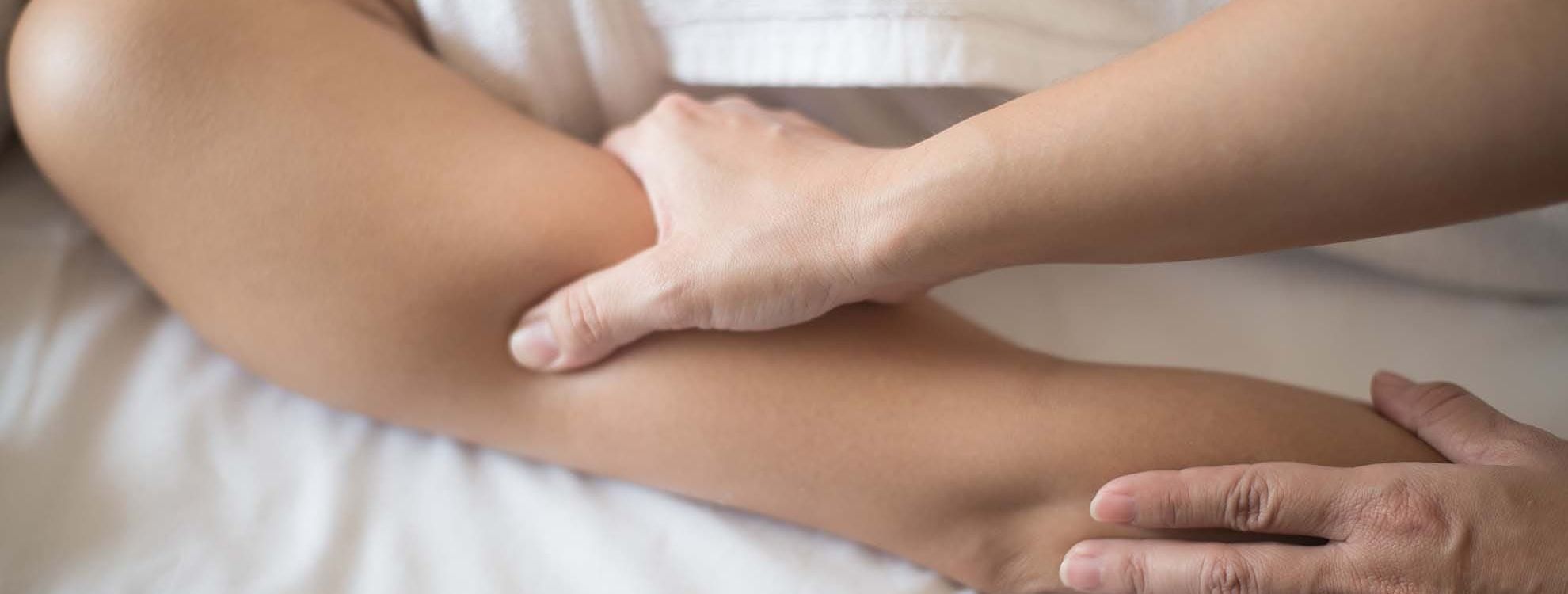 Massage stimulation des points énergétiques dans une cure thalasso