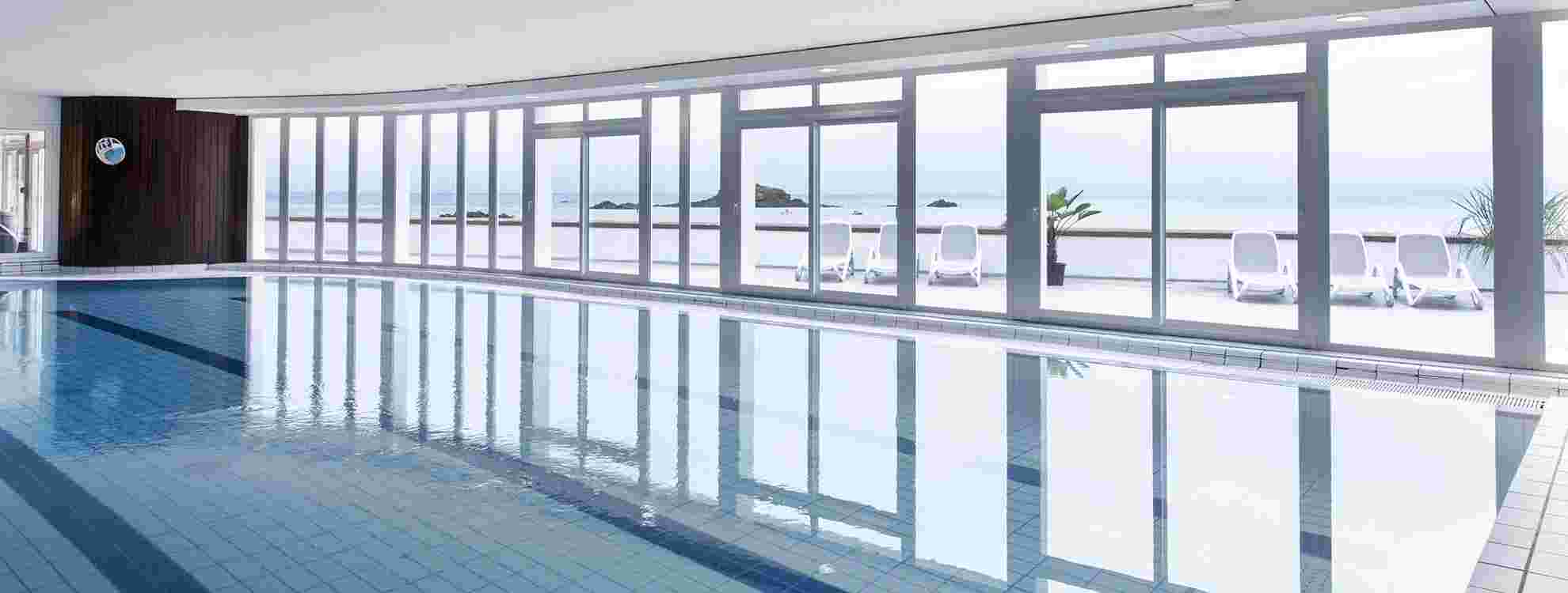 Piscine vue dur mer thalasso Douarnenez