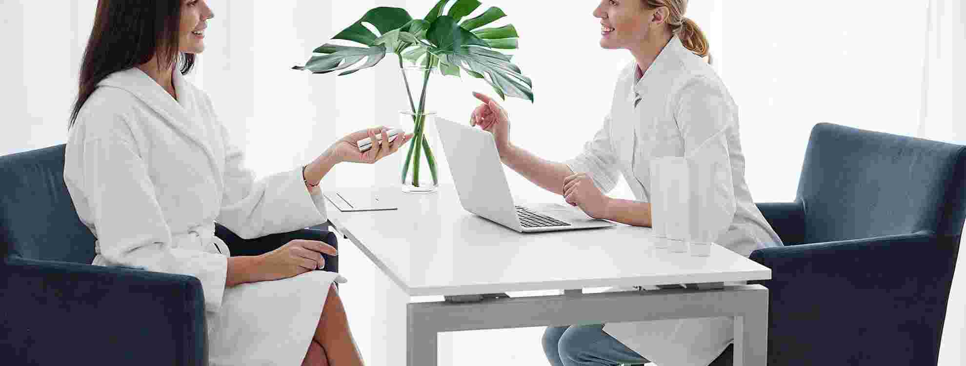 deux femmes en rendez-vous cure capital jeunesse
