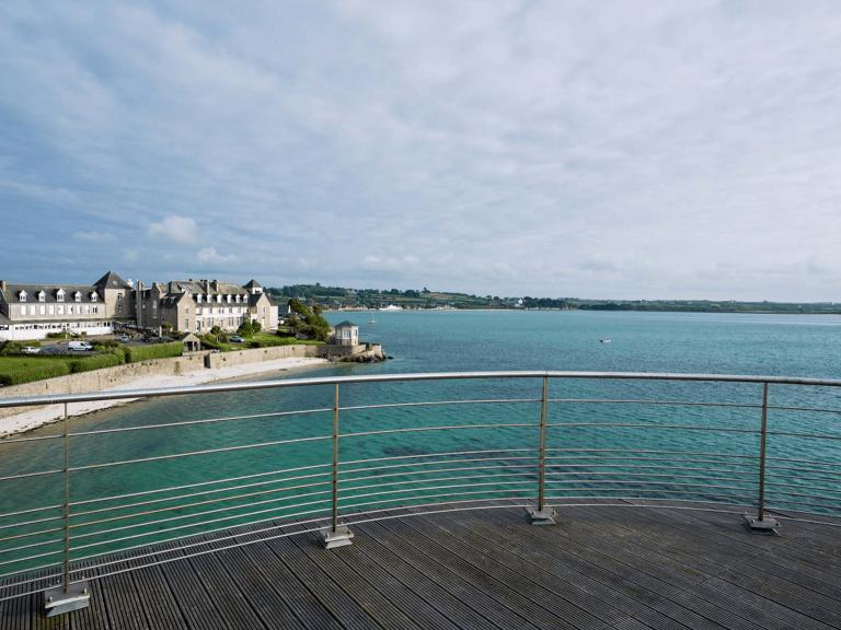 Solarium dans le centre de thalasso de Roscoff