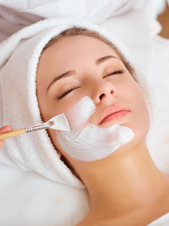 femme durant un soin visage hydratant