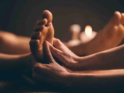 Massage des pieds : pourquoi ce soin procure une détente immédiate ?