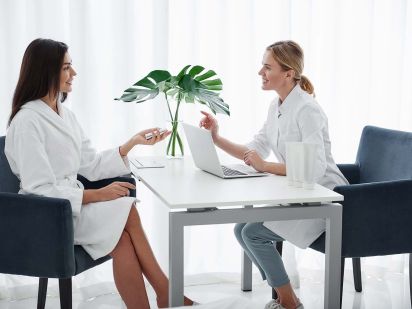 deux femmes en rendez-vous cure capital jeunesse