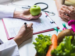 Expert diététique lors d'une consultation