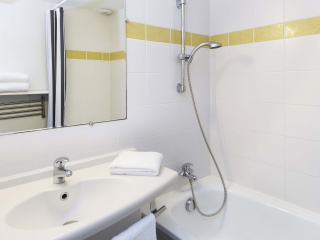 Salle de bains dans un duplex de la Résidence Valdys - les Pins
