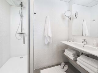 Salle de bains chambre vue sur mer Hôtel Douarnenez