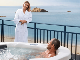 Terrasse avec bain à remous privatif hôtel Douarnenez