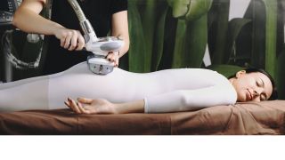 femme soin minceur palper rouler LPG