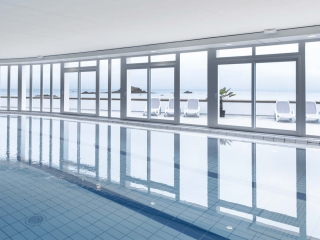 piscine-vue-sur-mer-espace-thalasso-douarnenez-5ee0f2e730452.jpeg